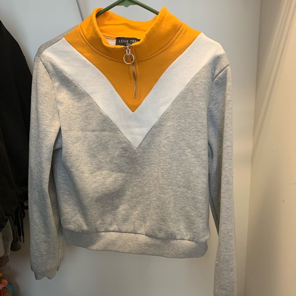 Women’s zipper up sweatshirt - Picture 2 of 3